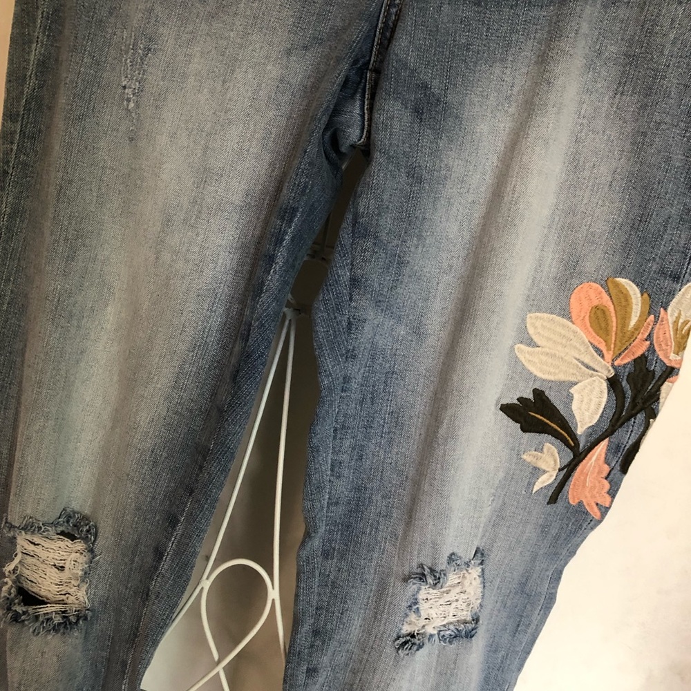 Caslon Brand New Embroidered Boyfriend Jeans💖 - Picture 4 of 14